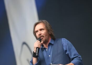 Dennis Locorriere: Dr Hook lead vocalist who sang band’s breakthrough hit Sylvia’s Mother – The Irish Times