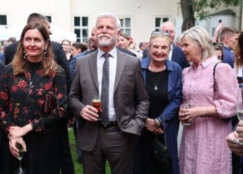 Eva Pavlova shone at the celebration of King Charles III. How did Holubová or Morávková do? express