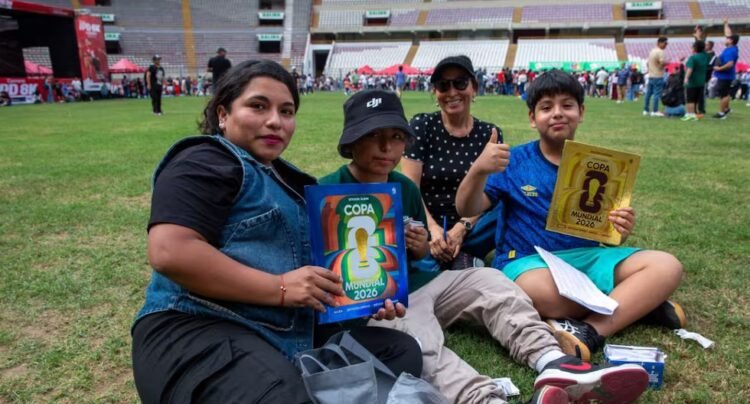 World Cup 2026: National Stadium brought together fans and collectors of the official album at the “Cambiatón”