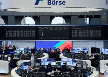 European stocks fell amid political and economic tension