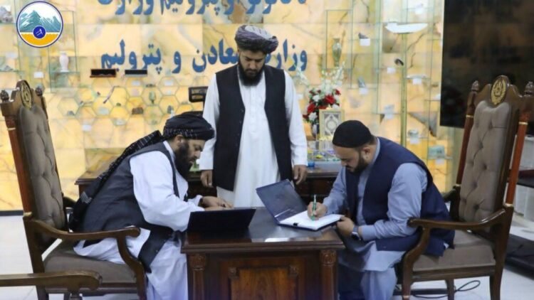 30-year iron ore mining contract signed in Bamyan – Pajhwok Afghan News