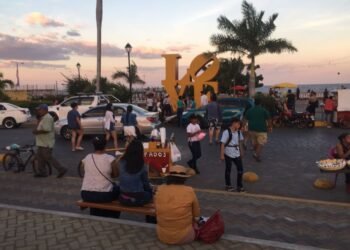 The democratic challenge of transforming disenchantment into progress