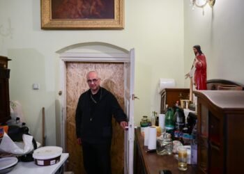 Transylvanian Politician Appeals to EU Institutions over Forced Eviction of Oradea Abbot