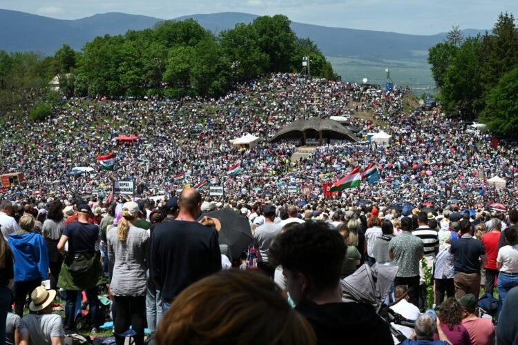 Pentecost Celebrations Unite Communities across the Carpathian Basin