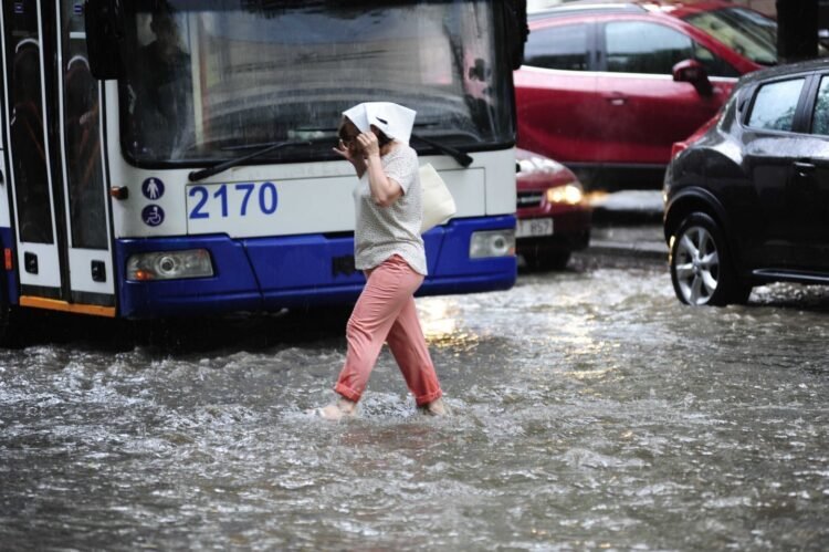 Three yellow codes announced in Moldova: showers, hail and floods