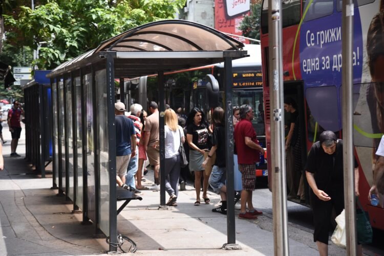 Skopje residents demand normal transportation conditions: Master, turn on the air conditioning — we’re leaking!