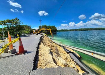 Passage to Flores Island is reduced to pedestrians and water transport due to damage to the bridge