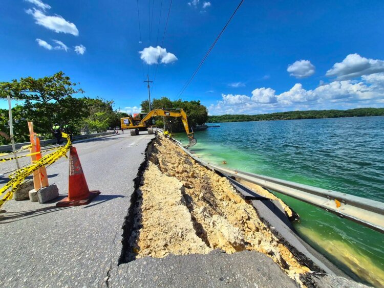 Passage to Flores Island is reduced to pedestrians and water transport due to damage to the bridge