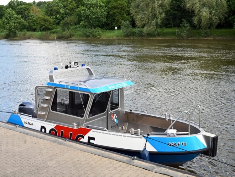Tageblatt.lu | The political whisperer | Likes with consequences, stolen police boat and hat instead of Caritas
