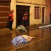 Subjects dressed as police officers break into a home and execute three people in zone 3 of the capital