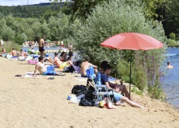 Tageblatt.lu | heat wave | “We went down happily”: record crowds at the Remersch excavator ponds