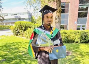 Garvin LeBlanc graduates with fine arts degree, two awards, from Canadian university