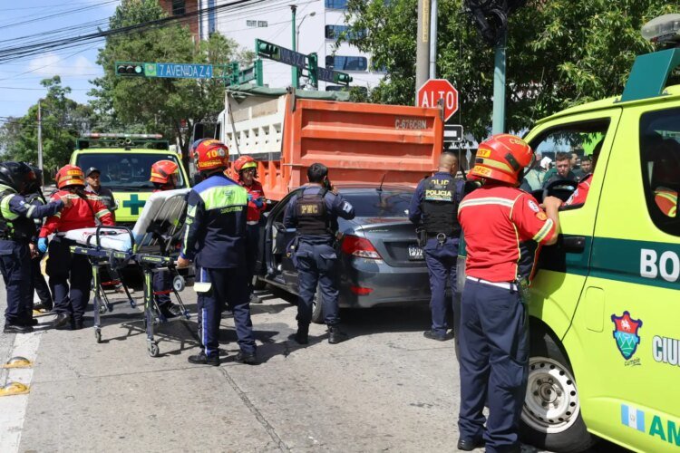 Armed attack leaves two men dead inside a vehicle in zone 4