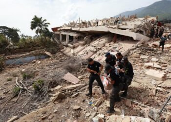 Last minute of the earthquake in Venezuela, live | Venezuela raises the death toll to 920 and adds more than 3,000 injured