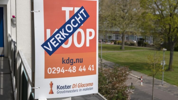 Dutch house prices 4.3% higher than a year ago, growth slowing