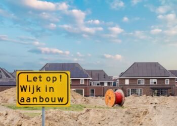 New private renters spend 35% of income on housing: CBS