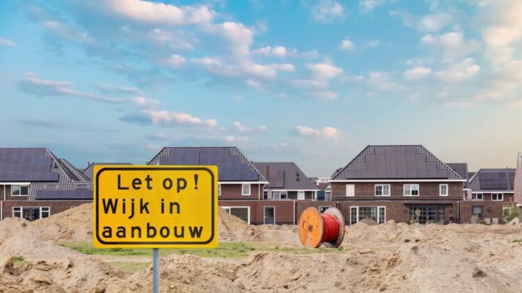 New private renters spend 35% of income on housing: CBS