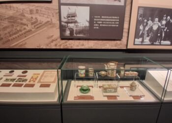 Global Trade Evolution: Journalists Explore Economic History at UIBE Museum
