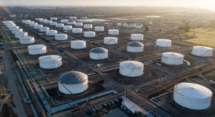 “Financial Times”: The war on Iran is depleting US oil reserves to their lowest level in two decades