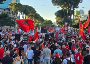 Protest against the Government starts in Tirana: Albania belongs to Albanians, not traitors – Shqip.com