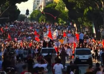 The 8th day of the protest, citizens gather in front of the Prime Minister’s Office: Rama in prison, Berisha in prison – Shqip.com