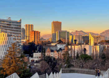 Is the bubble starting?! The number of properties sold fell by 35%, but prices continue to rise – Shqip.com
