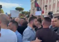 Tension in the rally in front of the Prime Minister’s Office, protesters clash with FRPD members, demand to leave with calls ‘the opposition has sold out’ – Shqip.com