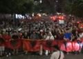 Four hours of marching in Tirana, the protesters do not stop. They are also supported by citizens on the streets of the capital! They are shouting: Rama in prison! – Shqip.com
