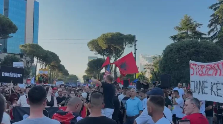“Rama in prison, Berisha in prison”, 10 days of protest in front of the Prime Minister’s Office, the organizer: Be patient, this battle will last several days – Shqip.com