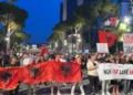The 12th day of the protest, the citizens start the march in the streets of the capital, a part still with speeches in front of the Prime Minister – Shqip.com