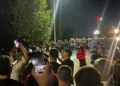 Protesters block the Tirana-Durres highway at midnight, they stopped in front of the airport – Shqip.com