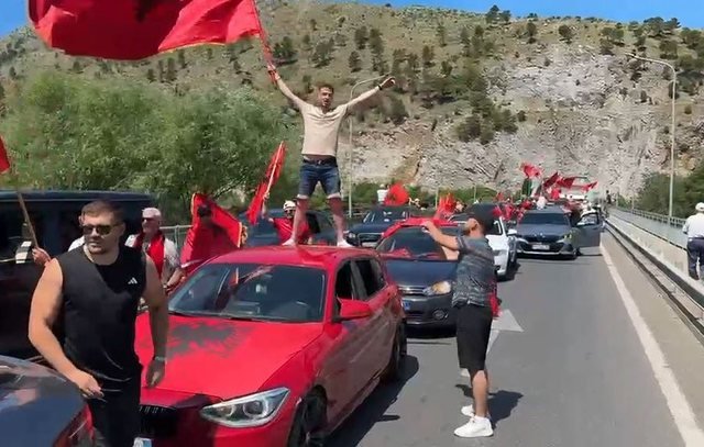 Dozens of cars from Europe, the diaspora join the protest in the capital – Shqip.com