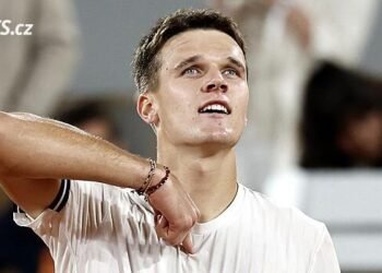Menšík’s ride continues! He used the seventh match point and will play the semi-finals in Paris