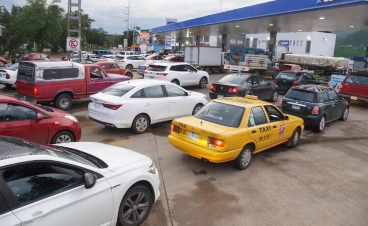 Fuel shortage in Oaxaca causes panic buying at gas stations