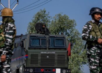 Jawans storm Kashmir police station, Rashtriya Rifles Commanding Officer booked | India News