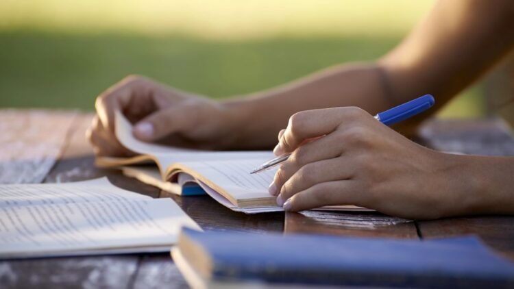 Cabinet plans tougher enforcement on Dutch language requirement