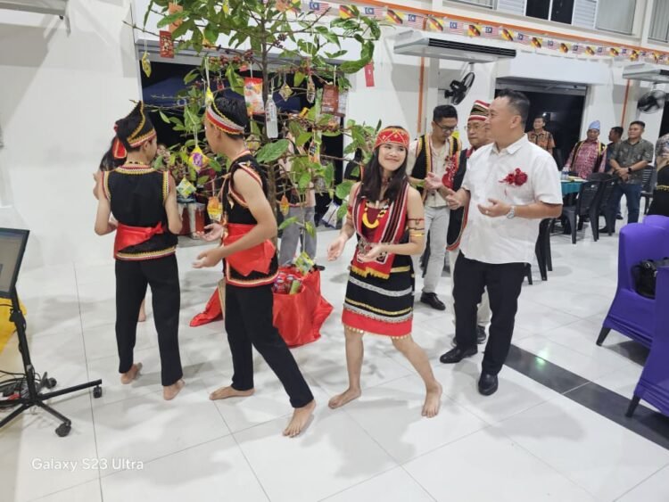 MP announces RM410,000 for development projects in Padawan village