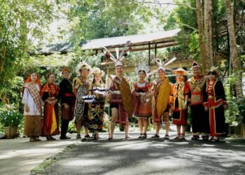 Traditional attire photoshoots could become new tourism product in Miri, says deputy minister
