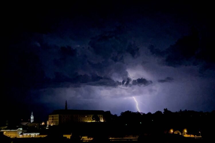 VIDEO | Storm in Dalmatia — lightning caused fires