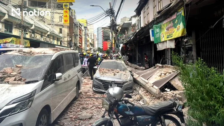 Building collapse near Wat Traimit kills one man