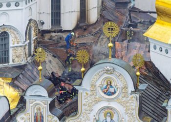 Deadly Russian strikes hit landmark Kyiv cathedral