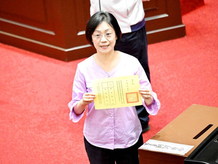 Notes from Central Taiwan: The KMT: governing by delay, distracting by design