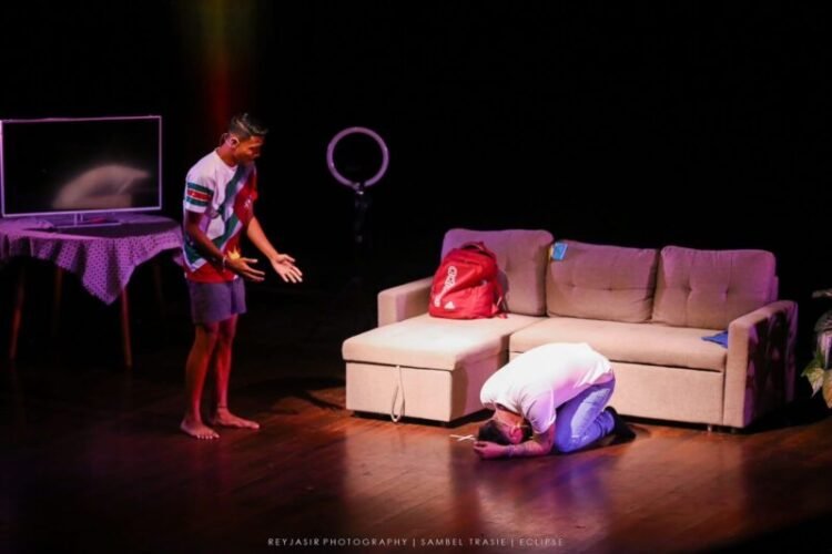 Sambel Trasie strikes a chord with the theater performance ‘Eclipse’ – de Ware Tijd