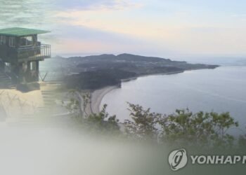 (LEAD) 1 N. Korean soldier in custody after crossing border into S. Korea on Tues.: JCS