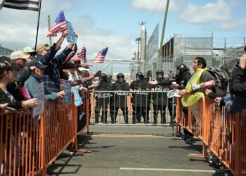 Protesters clash over immigration policies in front of New Jersey ICE center; reinforce surveillance