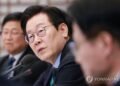 Samsung, SK hynix to unveil investment plans this week: presidential office