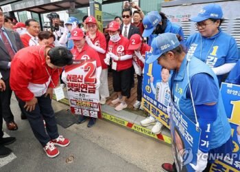 Rival parties make final push for support on eve of local elections