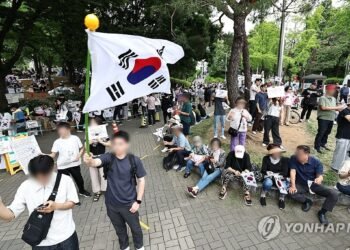 Thousands rally for 3rd day demanding new election over ballot shortages