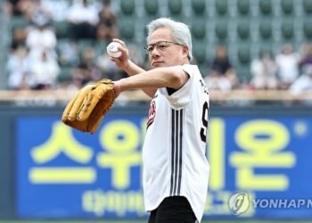 Jensen Huang throws out ceremonial pitch before KBO game