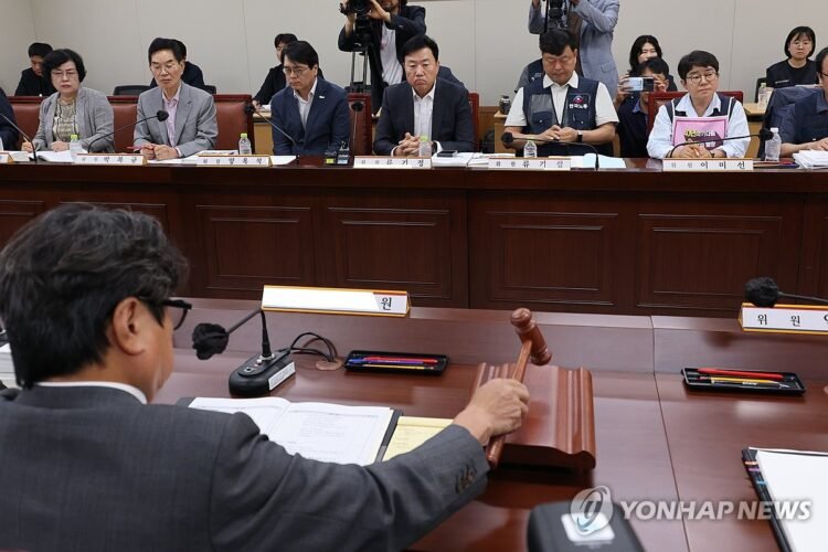 Labor groups demand minimum wage of 12,000 won in 16.3 pct increase